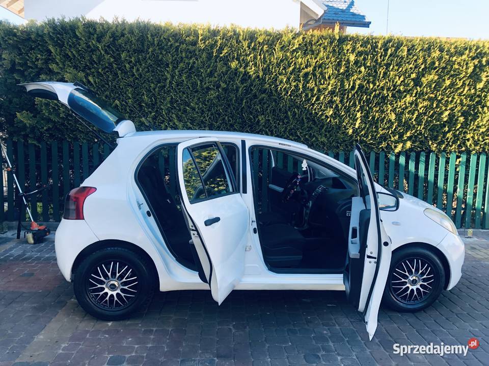 Toyota Yaris II 14D4D 90 biały akrylowy MEGA manualna Przeworsk