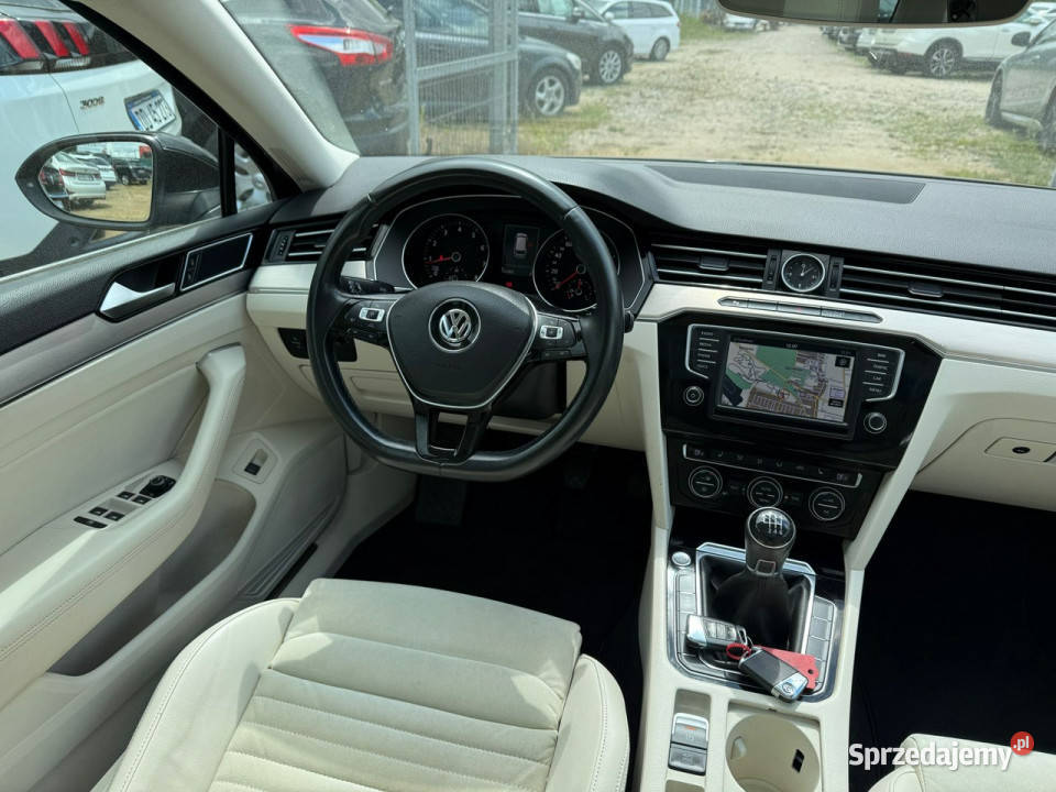 Volkswagen Passat 150 Highline Navi Panorama podgrzewane fotele Przeźmierowo