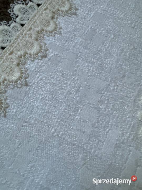 bieżnik z koronkami rękodzieło do kolekcji Zabrze