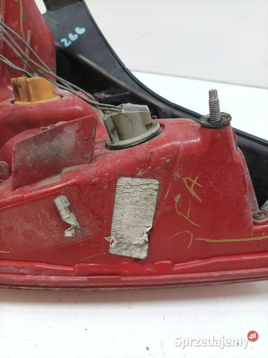 LAMPA TYŁ PRAWA EU Nissan Tiida I 20042012