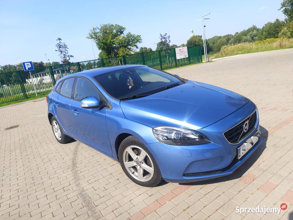 Volvo V40 II T2 wersja Momentum niski przebieg Lubań sprzedam