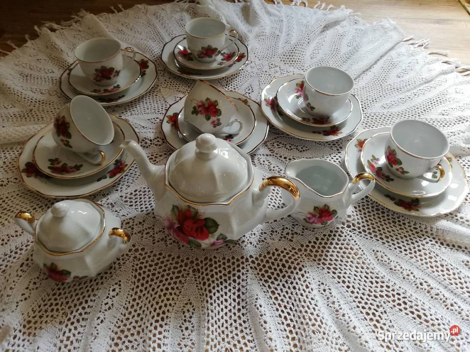 Biała porcelana w czerwone róze sygnowana Gorlice