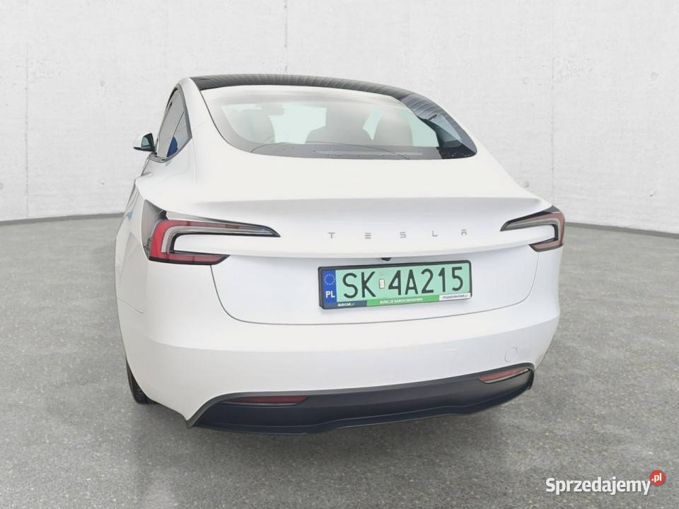 Tesla Model 3 Komorniki