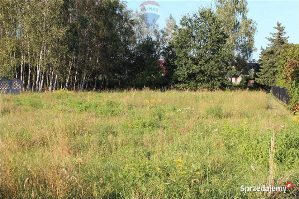 Działka budowlana 650 m2 z dojazdem do A4 w 15 0m Nieruchomości