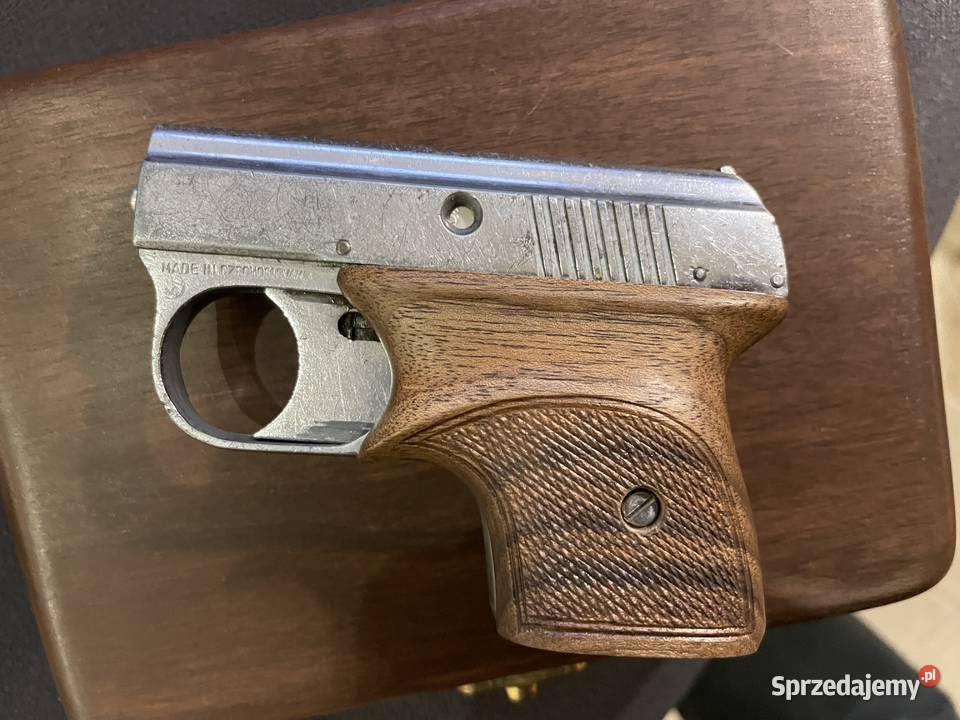Kultowy pistolet hukowy Slavia UB70 6 mm 1958 Kolekcje małopolskie Kraków