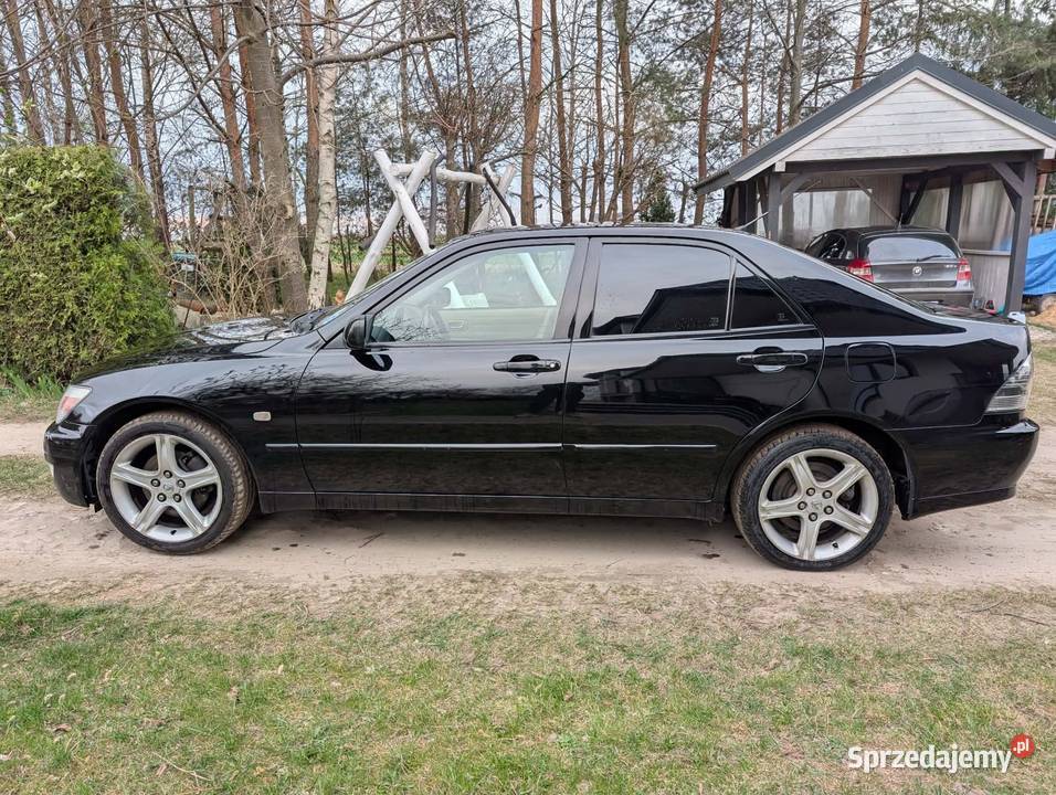 Lexus is200 Doinwestowany 20r6 automat Benzyna Krasienin-Kolonia