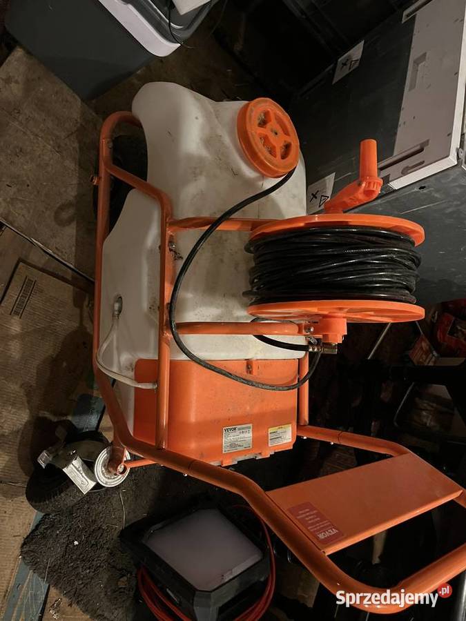 Opryskiwacz do trawników VEVOR z kołami Nowogard