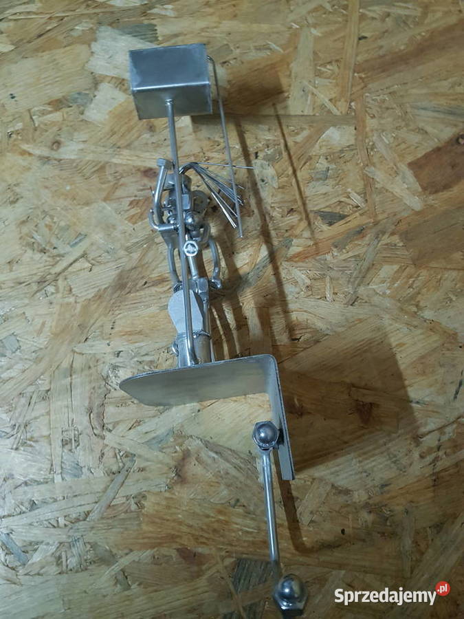 FIGURKA Z METALU WC GAZETA Z ROLKĄ NA PAPIER wielkopolskie