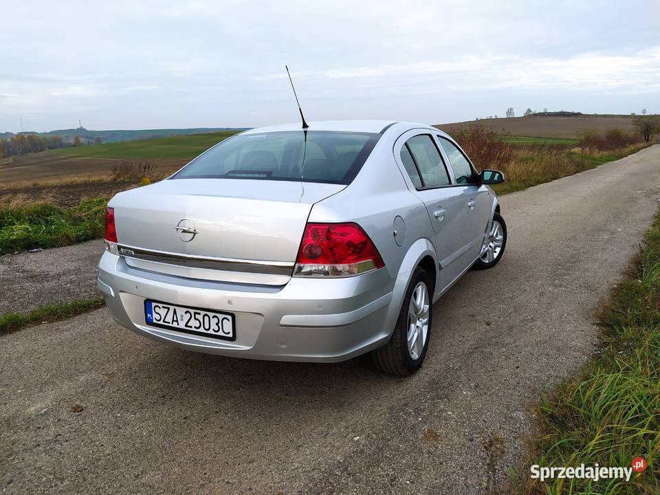 Opel Astra H Sedan 16 Benzyna manualna Pilica
