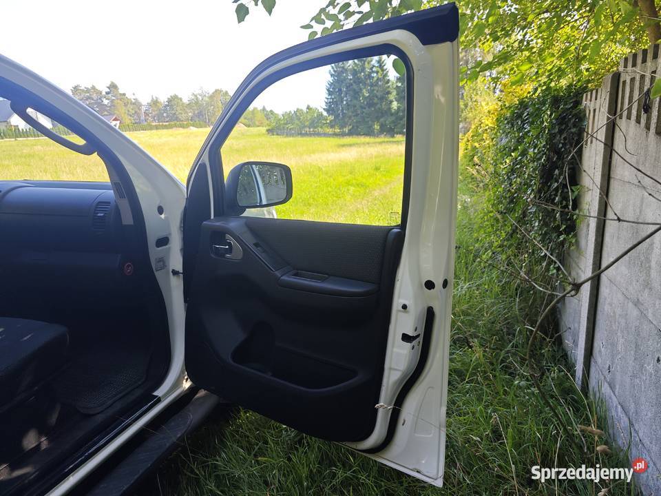 Nissan Navara 25 4x4 Diesel 190 Podniesione Navara Nissan Kielce sprzedam