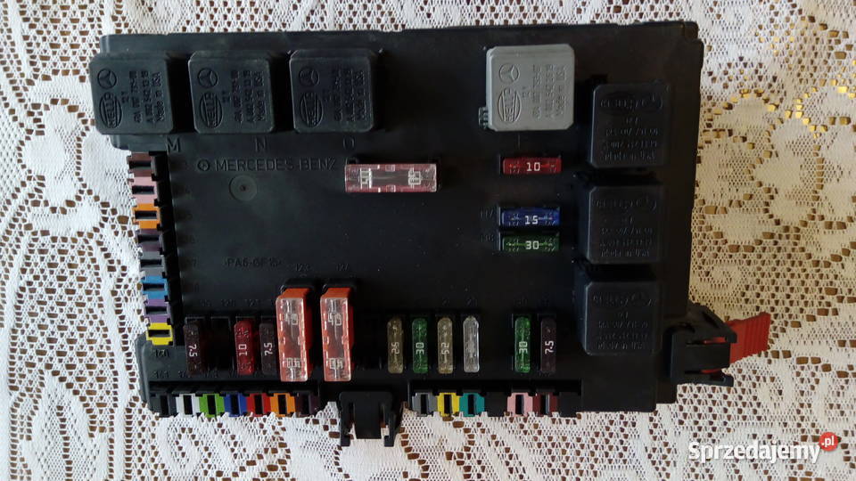 Skrzynka bezpieczników sterownik w 2215403250 Części Tarnów