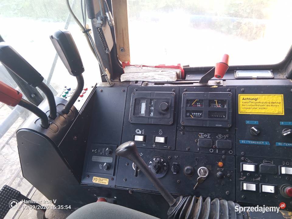 Holland TX32 Kabina