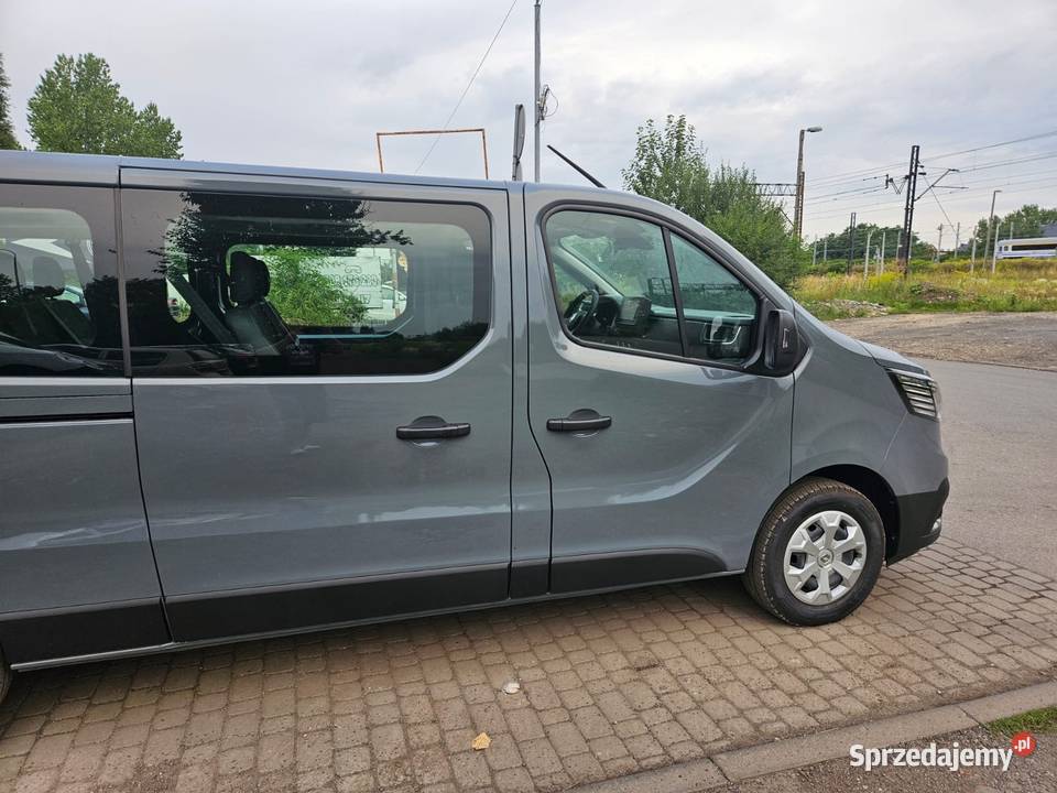 RENAULT Trafic Blue dCi 150 Euro 6 Trafic Kombi Rok produkcji 2023 Warszawa sprzedam