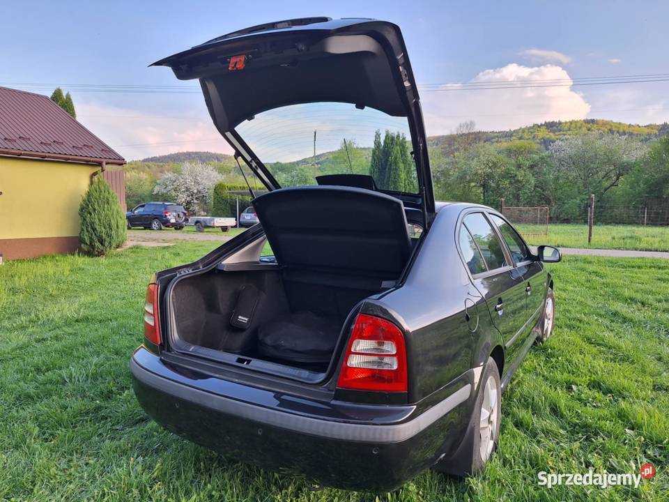 Skoda Octavia 16 Tour 16 2010 drugi właściciel Staniątki