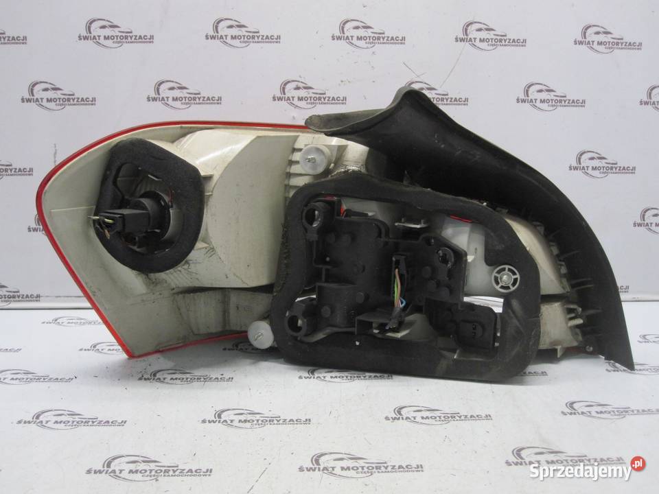 BMW E82 10r lampa prawa tył 0165869 4869810 świętokrzyskie