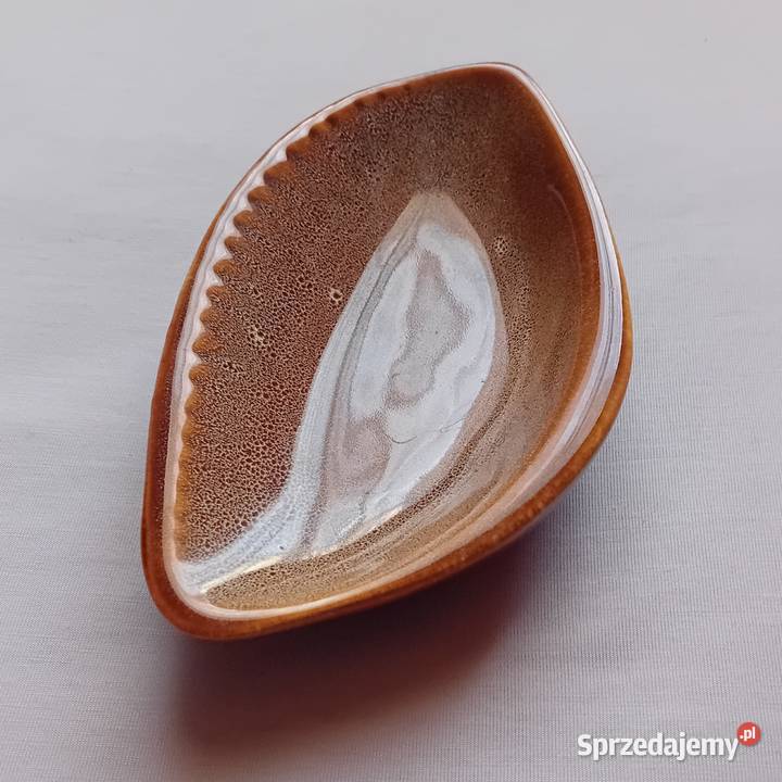 Popielniczka Liść Mirostowice lata 60e Autor Porcelana i szkło