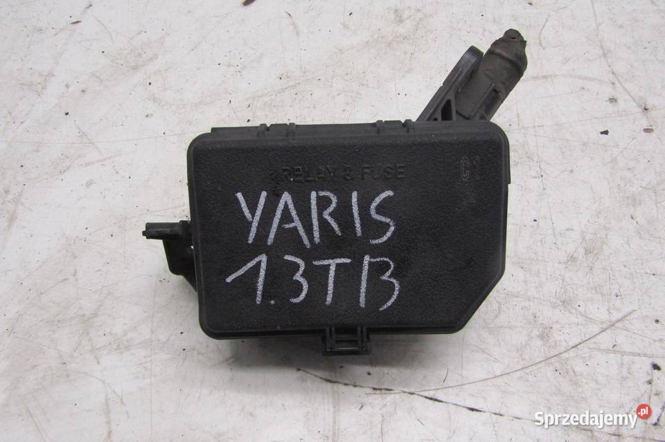 SKRZYNKA BEZPIECZNIKÓW 13 VVTi TOYOTA YARIS III