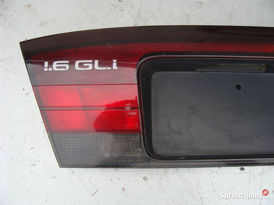 TOYOTA COROLLA E10 BLENDA KLAPY TYLNA TYŁ LAMPA Środek Goleniów