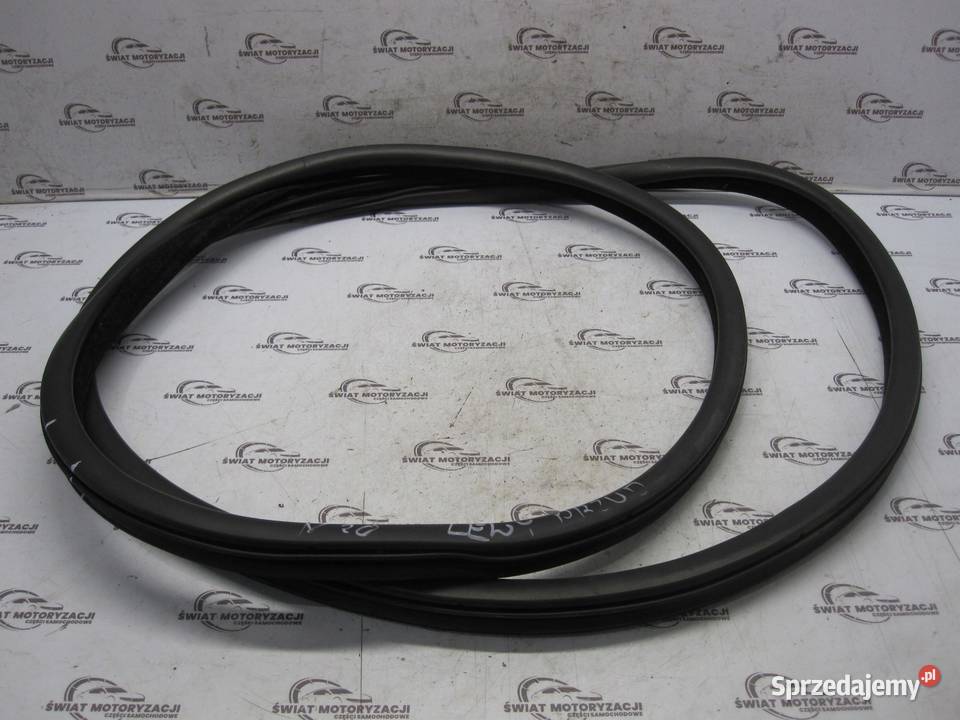 FORD TRANSIT VIII MK8 L3H2 15r uszczelka lewa