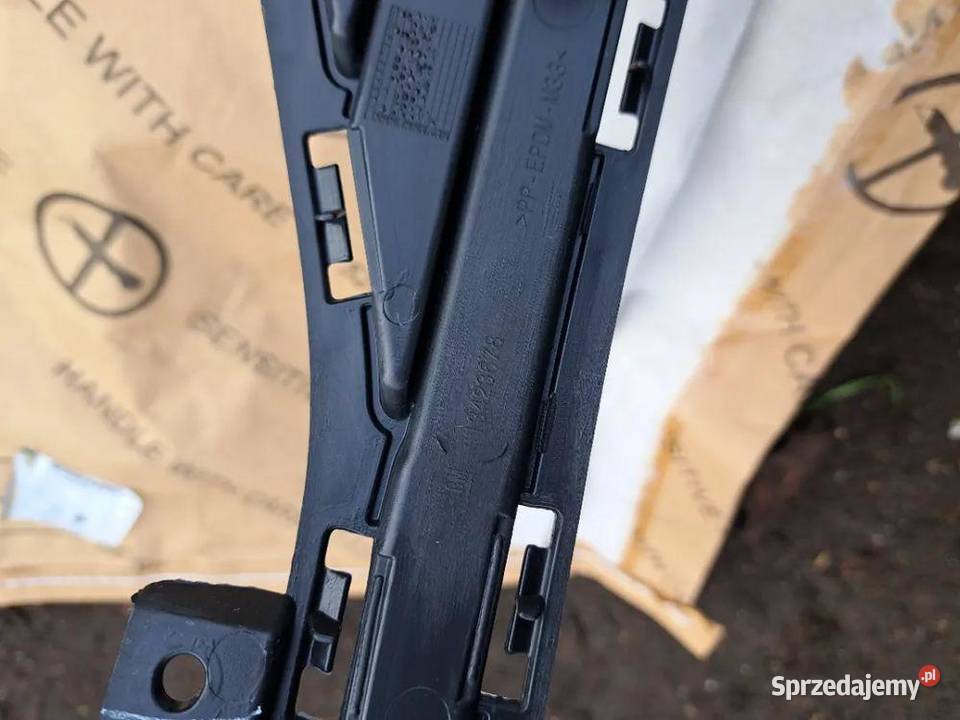 Kratka środkowa w zderzak przedni Opel Astra K V