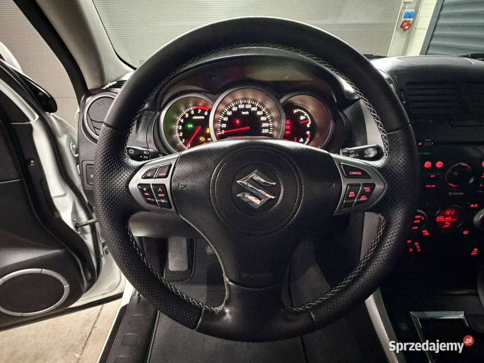 Suzuki Grand Vitara 24 salon zero korozji stan Suzuki Chechło