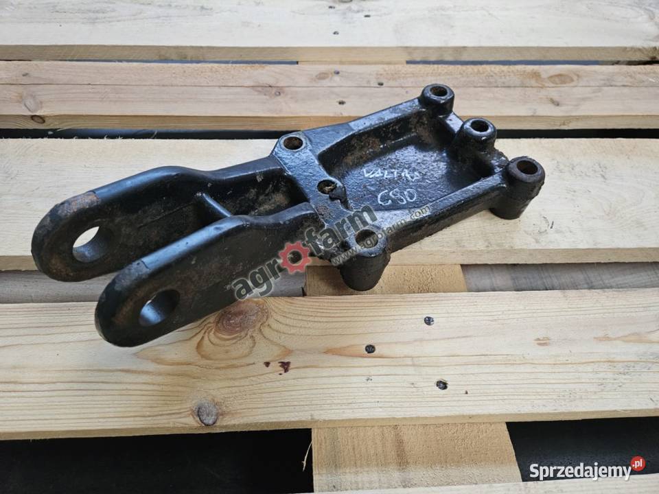 Uchwyt odciągu prawy Valtra C90 C150 C120 C130 Byków