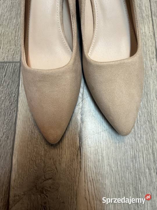 40 Beżowe mega wygodne czółenka wieczorowe Nowe