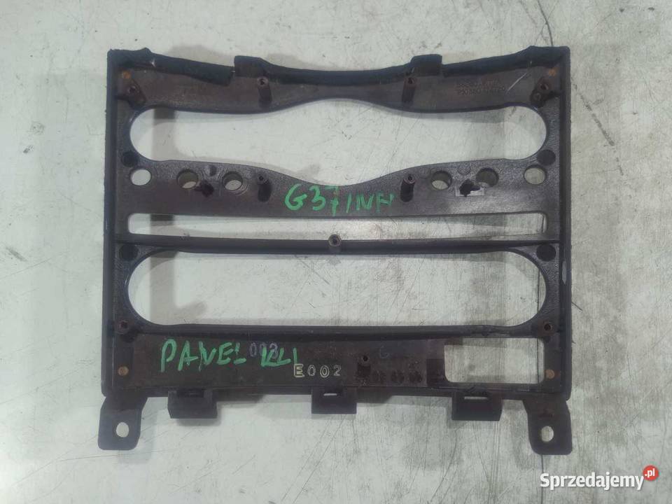 RAMKA PANELU STEROWANIA INFINITI G37 68260JK72A osobowe