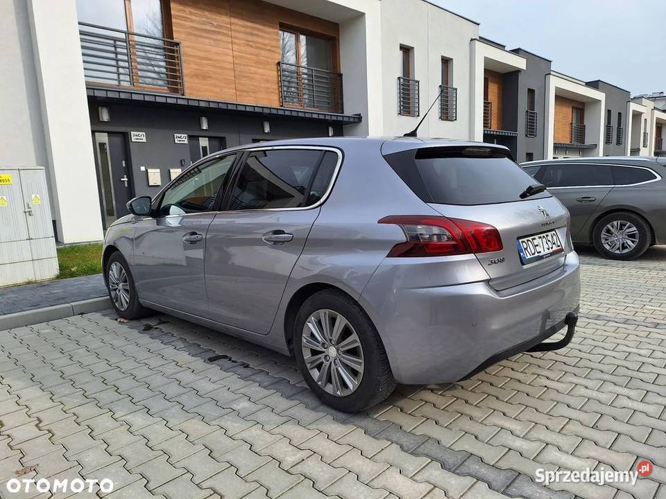 Peugeot 308 T9 2021 EAT8 automatyczna