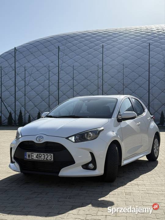 Toyota Yaris 15 Benzyna 2021 r kupiony w polskim salonie Świerże Górne
