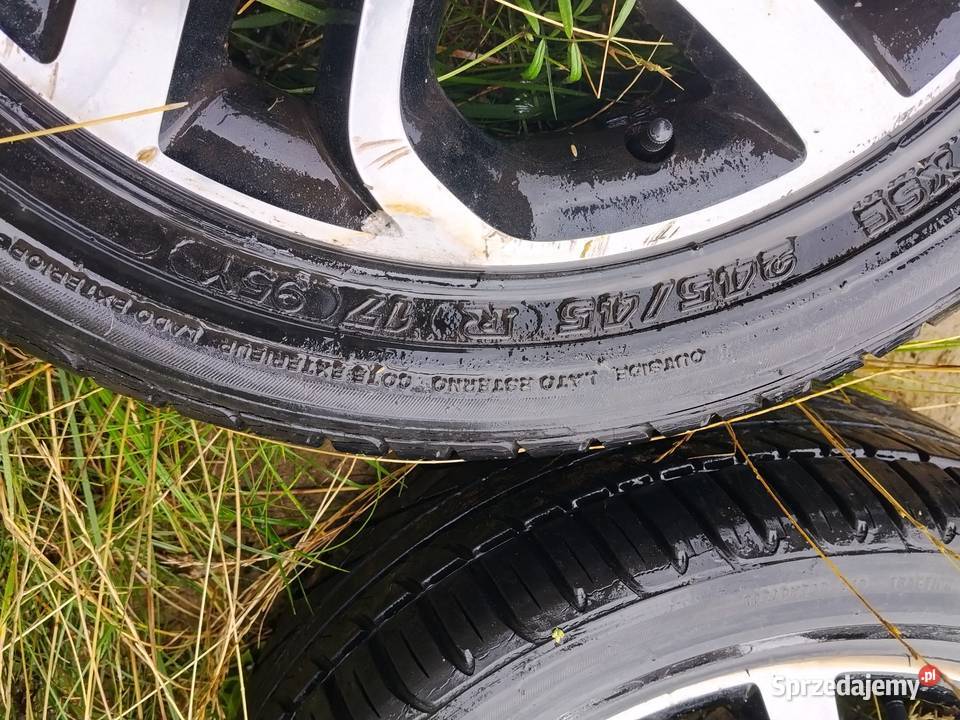 Na sprzedaż felga aluminiowa z oponą widoczna na