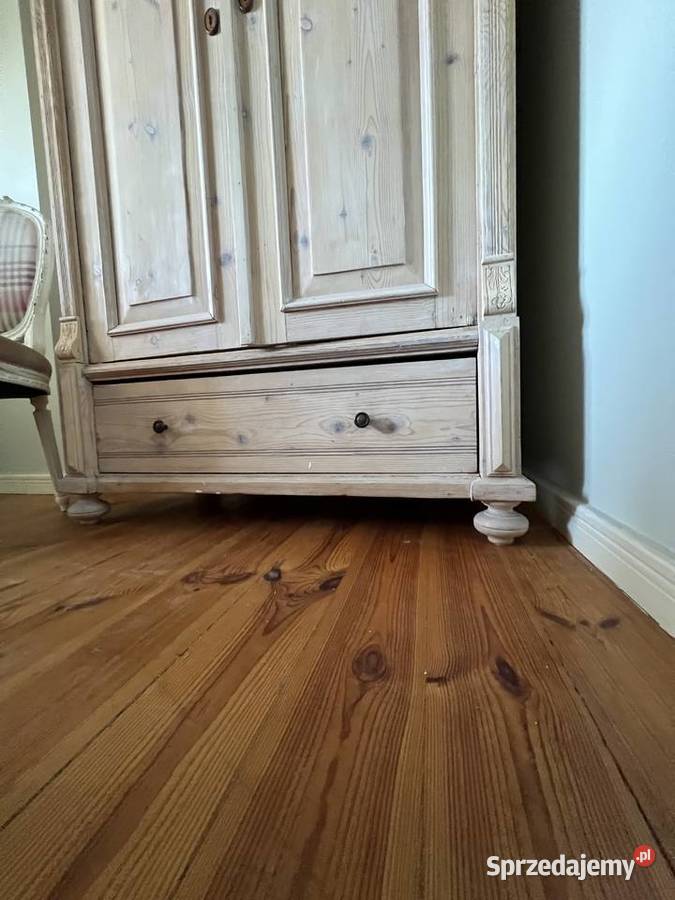 Zabytkowa drewniana szafa bielona mazowieckie