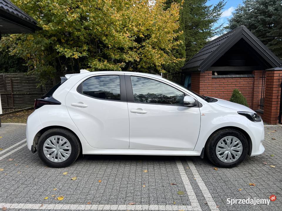 Toyota Yaris 10 benzyna 72 2021 Przebieg 21000 72KM Żyrardów