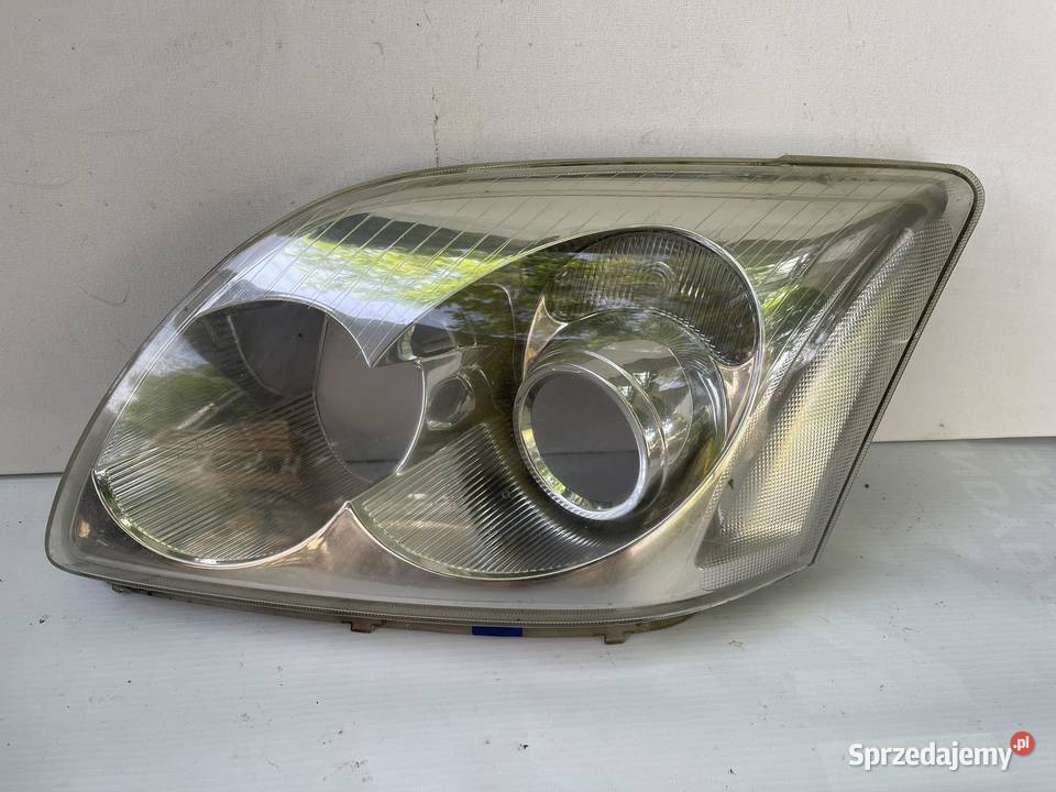TOYOTA AVENSIS T25 LEWY KLOSZ Lampy przednie sprzedam