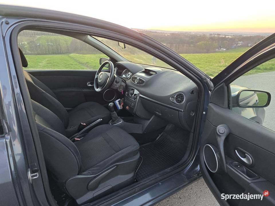 Renault Clio 3 14 Expression 106 przebiegu garażowany Hyżne sprzedam