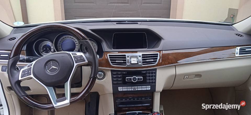 Mercedes E350 7osobowy niski przebieg nieuszkodzony Janki