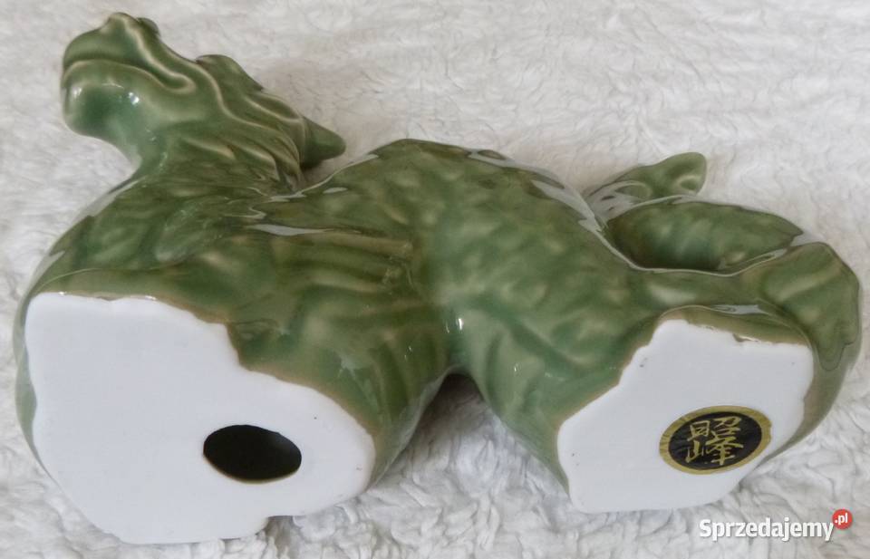 Ceramiczny smok na podstawce odcienie zieleni