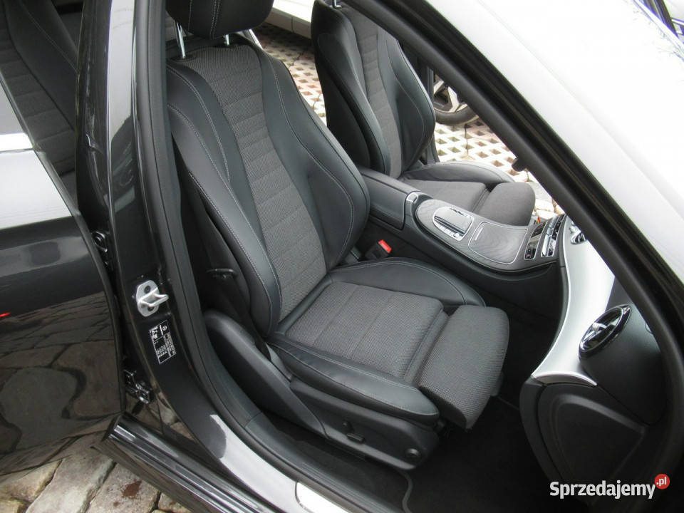 Mercedes E 220 BEZWYPADKOWY Pakiet AMG 4Matic gniazdo USB Warszawa