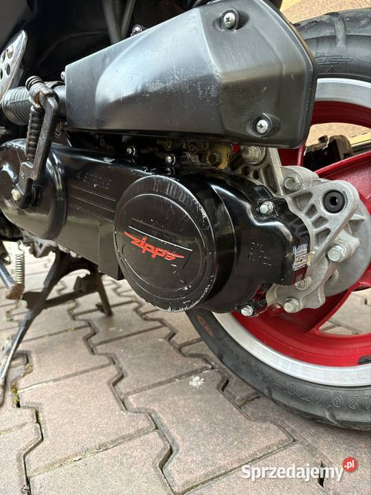 Zipp Triad 49cc 2006 pali na dotyk odmalowaniu czarny