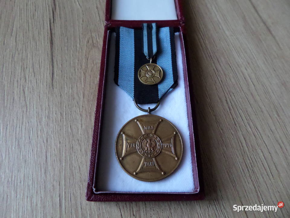 Medal Zasłużonym Na Polu Chwały z miniaturką Poznań