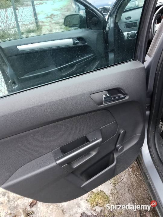 syndyk sprzeda samochód Opel Astra Astra