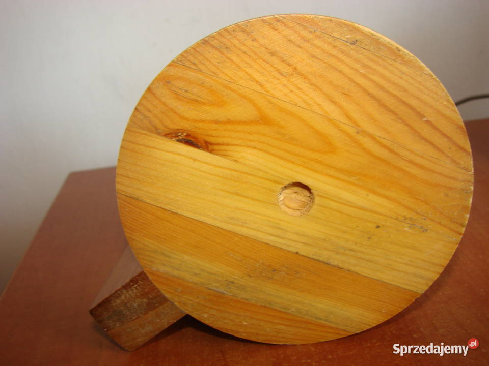 mała drewniana puszka