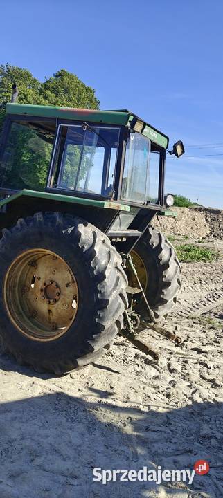 Ciągnik rolniczy John Deere 3130 z ładowaczem
