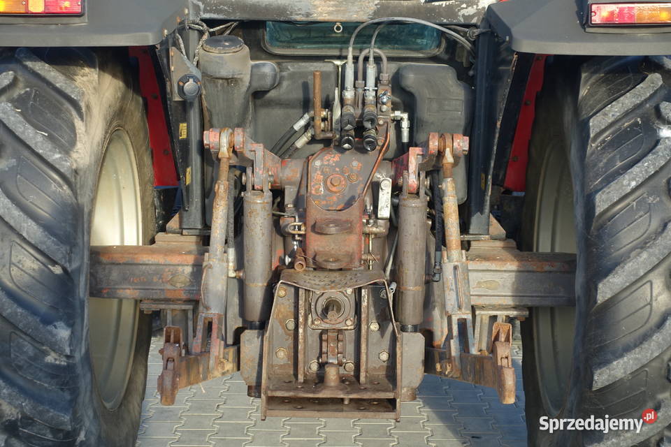 Massey Ferguson 6140 z ładowaczem Massey Ferguson Sokoły