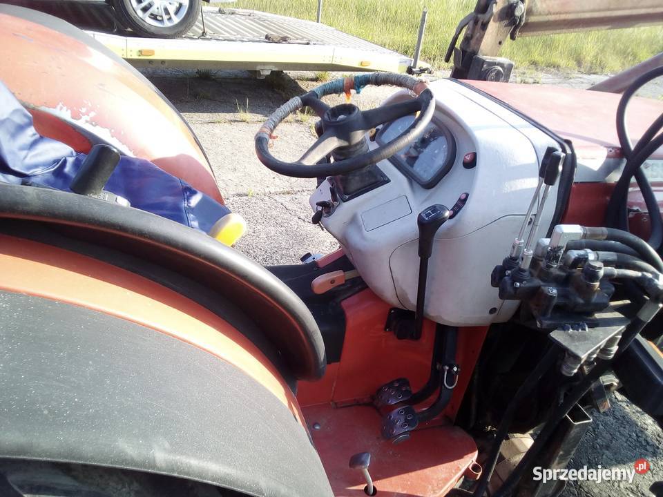W oryginale Massey Ferguson 4x4 MF 3330f z turem Łukowica