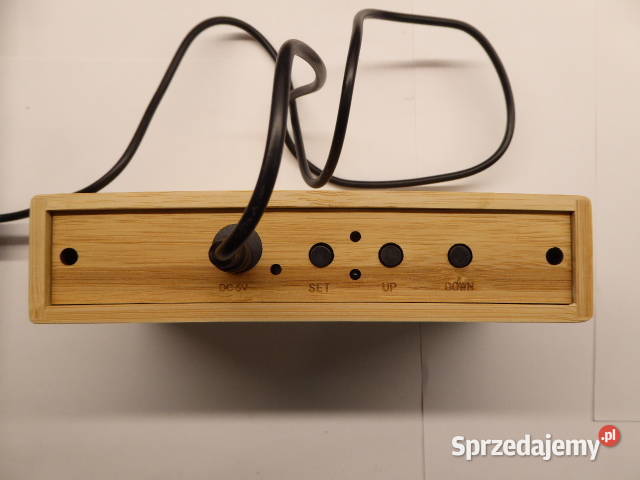 Zegar cyfrowy USB z ładowarką indukcyjną