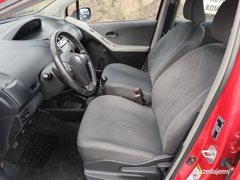 Toyota yaris z Niemiec serwisowana nowe manualna