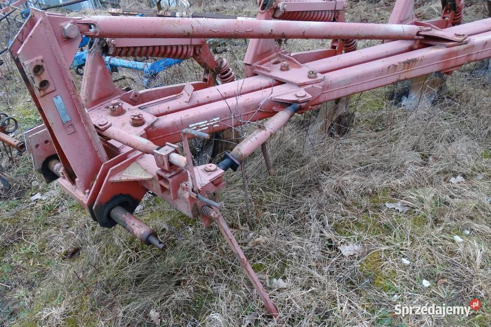 Pług Unia 4 skibowy na zabezpieczeniu Rekowo