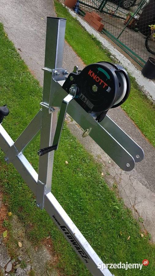 Dziobnica z wyciągarką na pasPrzyczepa Plewiska