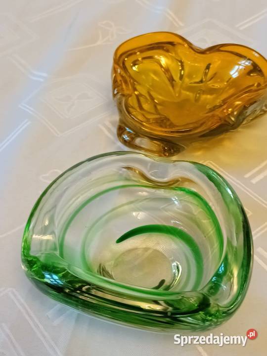 Komplet ładnych popielniczek sprzedam